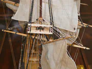 Drewniany model żaglowca HMS Juno - zdjęcie nr 18.