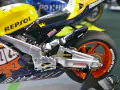 Plastikowy model motocykla Honda RC211V sklejony z zestawu firmy Tamiya - zdjęcie nr 4.