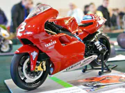 Plastikowy model motocykla Yamaha YZR500 - zdjęcie nr 2.
