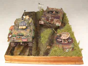Diorama zatytułowana „Ostatni Tygrys Wittmanna” zawiera dwa plastikowe modele czołgów: niemieckiego Tygrysa i amerykańskiego Shermana Firefly z polska załogą - zdjęcie nr 2