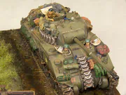 Diorama zatytułowana „Ostatni Tygrys Wittmanna” zawiera dwa plastikowe modele czołgów: niemieckiego Tygrysa i amerykańskiego Shermana Firefly z polska załogą - zdjęcie nr 11
