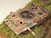 Diorama zatytułowana „Ostatni Tygrys Wittmanna” zawiera dwa plastikowe modele czołgów: niemieckiego Tygrysa i amerykańskiego Shermana Firefly z polska załogą - zdjęcie nr 14