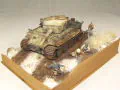 Diorama z plastikowym modelem czołgu Tygrys, inspirowana fotografią pokazującą scenę z frontu wschodniego drugiej wojny światowej - fotografia nr 8