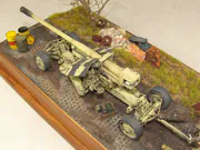 Diorama z plastikowymi modelami opancerzonej wersji pojazdu SdKfz 8 oraz armaty przeciwpancernej PaK 44 - foto nr 10