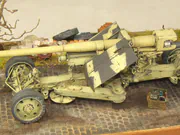 Diorama z plastikowymi modelami opancerzonej wersji pojazdu SdKfz 8 oraz armaty przeciwpancernej PaK 44 - foto nr 16