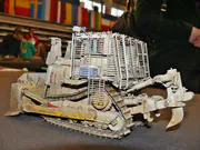 Plastikowy model opancerzonego buldożera Caterpillar D9R Doobi - fotografia nr 5.
