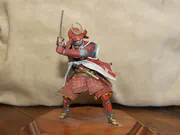 Modelarska figurka samuraja w pełnej zbroi - zdjęcie nr 1
