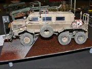 Plastikowy model pojazdu do rozminowywania Buffalo 6x6 MPCV - fotografia nr 2.