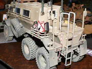 Plastikowy model pojazdu do rozminowywania Buffalo 6x6 MPCV - fotografia nr 9.
