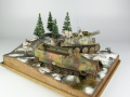 Link do galerii zdjęć dioramy modelarskiej Ardeny 1944 z plastikowymi modelami niemieckich pojazdów wojskowych: działem samobieżnym Grille i półgąsienicowym transporterem opancerzonym Sd.Kfz. 251. Okres drugiej wojny światowej.
