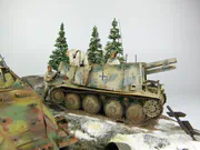 Diorama modelarska Ardeny 1944 z plastikowymi modelami niemieckich pojazdów wojskowych: działo samobieżne Grille i półgąsienicowy transporter opancerzony Sd.Kfz. 251 - foto nr 9