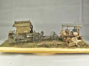 Plastikowe modele wojskowego omnibusu i traktora Holt 75 na dioramie - foto nr 4