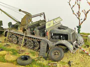 Diorama z plastikowym modelem niemieckiego transportera Sd.Kfz.9 Z Famo i żywicznym modelem naczepy do transportu ciężkich czołgów z Kassbohrer - foto nr 10