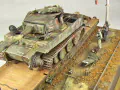 Diorama z plastikowym modelem czołgu Tygrys na platformie kolejowej - foto nr 9