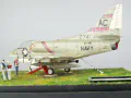 Na zdjęciach przedstawiony jest plastikowy model amerykańskiego samolotu szturmowego Douglas A-4B Skyhawk - foto nr 10